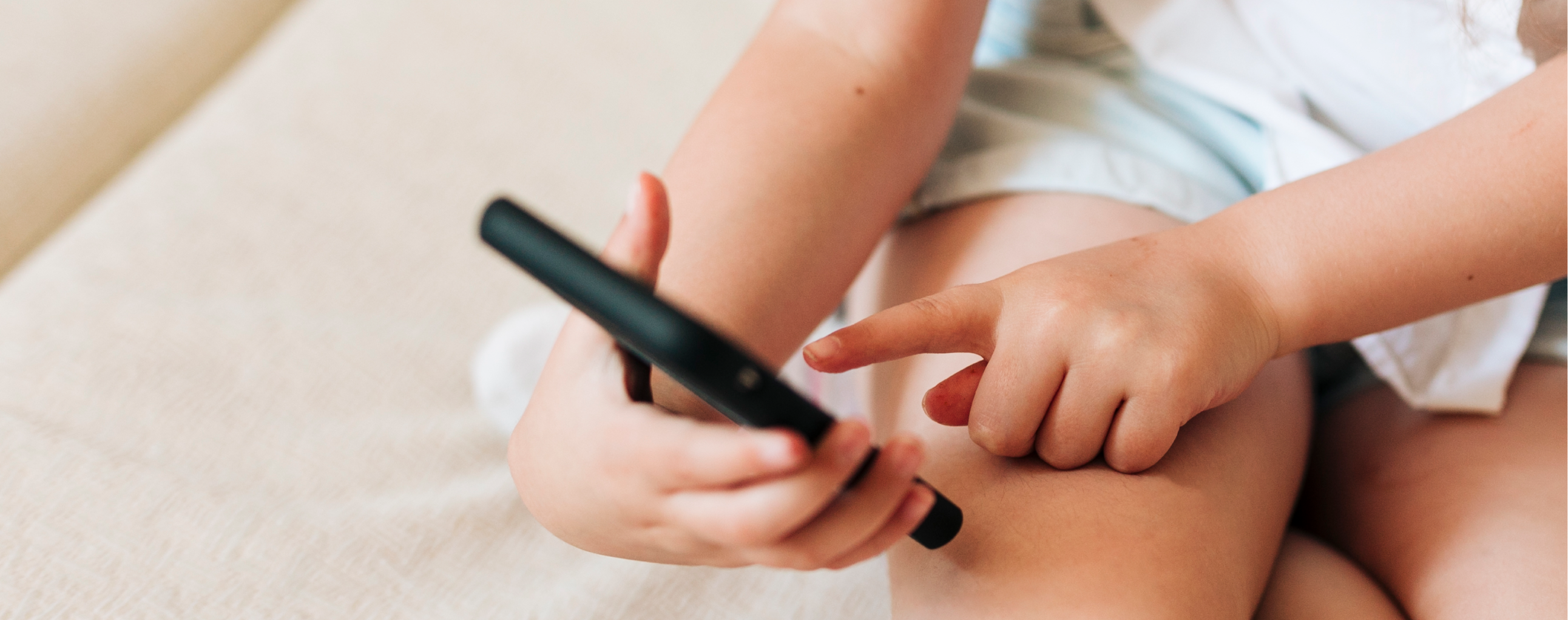 Seu filho passa tempo demais no celular? Música pode ser a solução que você procura